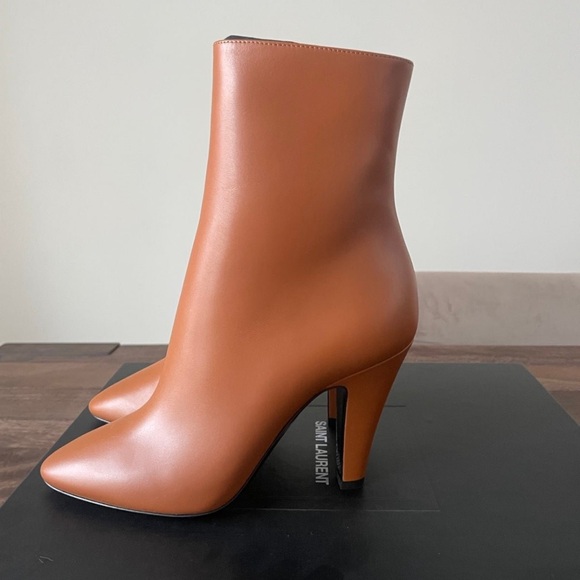 Saint Laurent Leather Boot in Cuoio. Size 37 EU - Picture 5 of 15